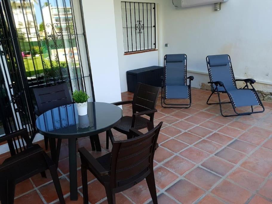 Beautiful Apartment In La Carihuela, Torremolinos Esterno foto
