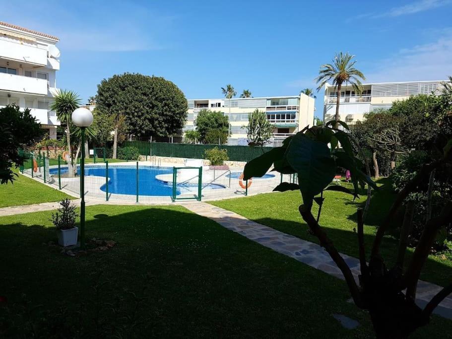Beautiful Apartment In La Carihuela, Torremolinos Esterno foto