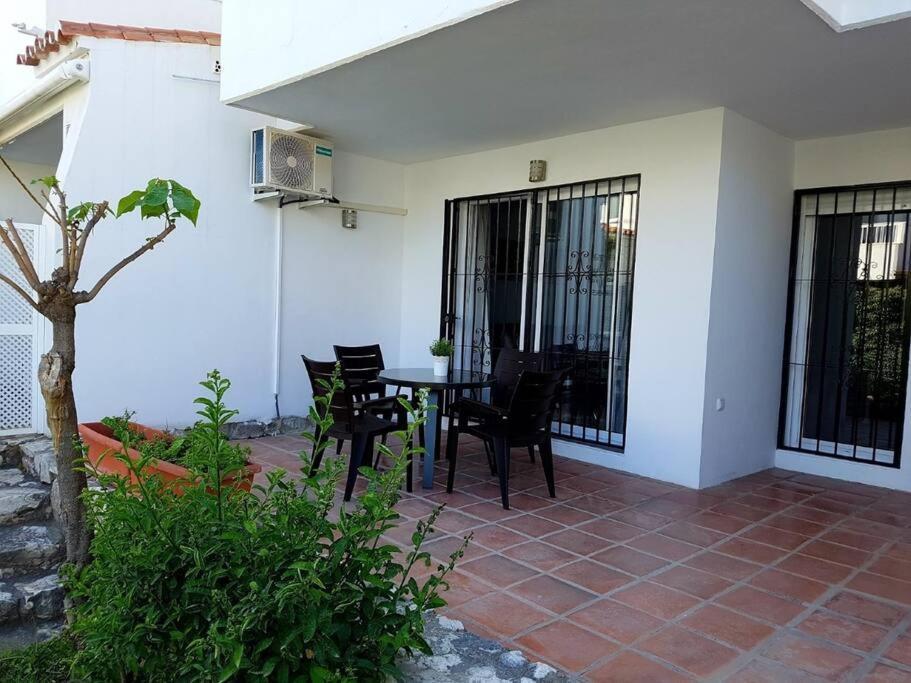 Beautiful Apartment In La Carihuela, Torremolinos Esterno foto