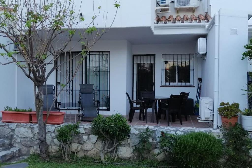 Beautiful Apartment In La Carihuela, Torremolinos Esterno foto